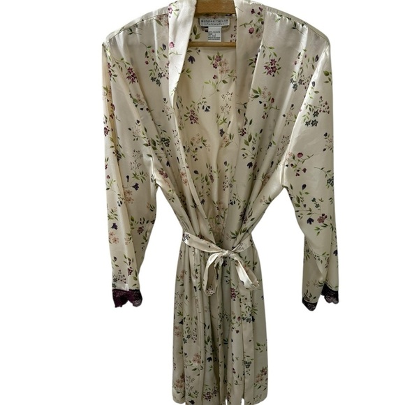 Morgan Taylor Other - Morgan Taylor Polyester Floral Print Kimono Robe Size L belted Silky elegance